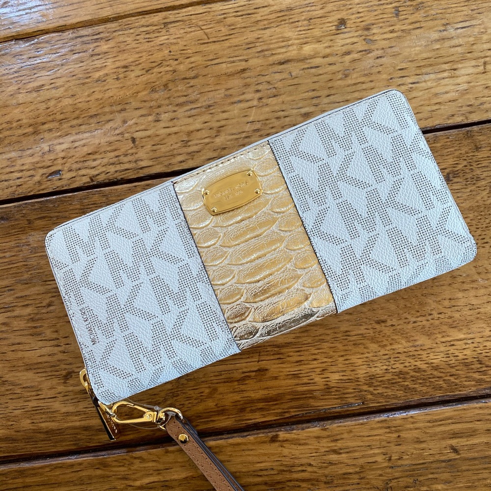 NWT Michael Kors signature Lg Continental wallet